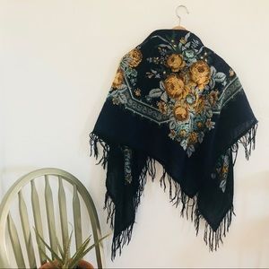 40x40 scarf with rose pattern and fringe